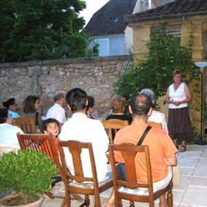 3 Contes en ville - Après la déambulation dans la ville, les contes se sont poursuivis chez les particuliers.