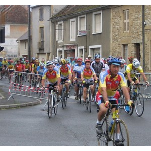 10 000 Cylotouristes à Excideuil - Toute la journée, les cyclotouristes se sont succédés dans la commune.