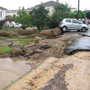 Dégâts suite aux orages du 14 juin 2007 - Les riverains de la rue du Dr Tocheport ont subi d'énormes dégâts.