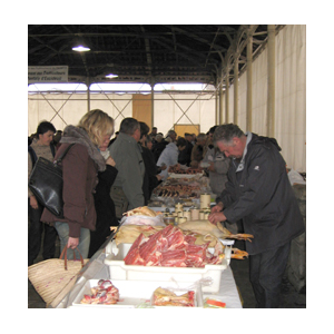 La foule - Ce premier marché primé de la saison a été un succès en terme de fréquentation.