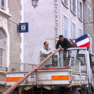 Le Mai est chargé et prêt à être planté