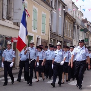 Sapeurs-Pompiers - Les sapeurs-pompiers d'Excideuil et leur Capitaine Thierry Laguionie.