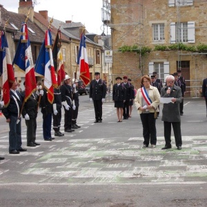 Cérémonie du 08 Mai, Madame le Maire et Monsieur Poucquet